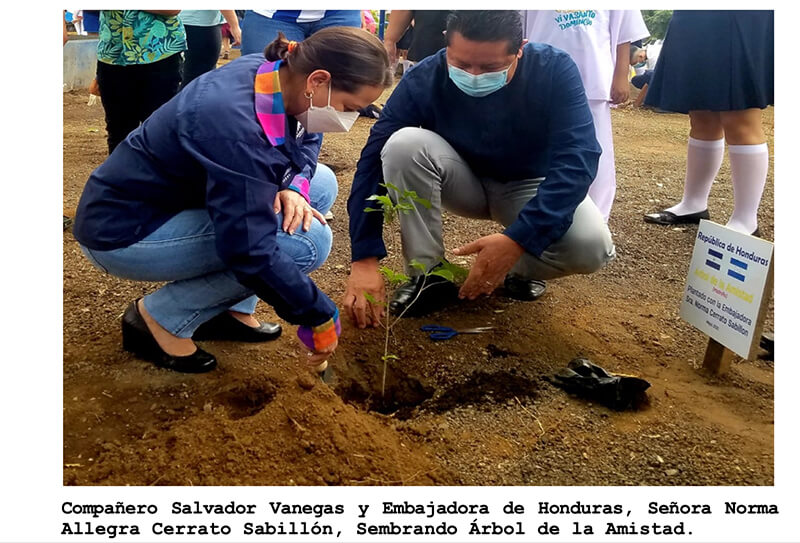 siembra-arboles-embajadora-honduras